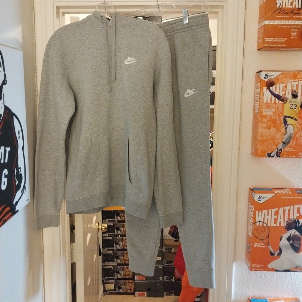 Nike Grey Fleece Jogger Sweatsuit Set (Hoodie Size M/Pants Size S)
